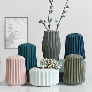 Vase de table en céramique artisanale de grande taille, design Art Déco moderne et minimaliste, écologique, pour fleurs séchées, décoration intérieure - Product Image 2