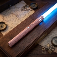 Sabres laser rose et blanc les plus populaires de Nexussabers, base simple personnalisée, contrôle du mouvement Pixel Xeno3.0 avec haut-parleur basse amovible