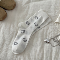 Vente en gros de chaussettes pour filles, style automne-hiver, mignonnes, mi-mollet, polyvalentes, chaussettes sans os