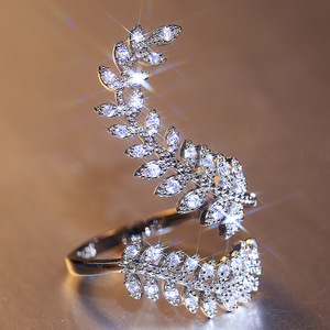 Anello Lungo con Design a Foglia, Elegante Anello da Dito per Donne - Product Image 2