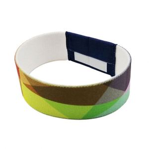 Fournisseur de bracelets d'identification en polyester personnalisés par sublimation avec logo imprimé pour conférences - Product Image 4