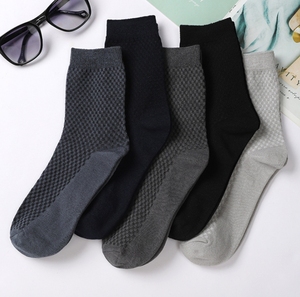 Custom Poliéster Algodão Meias Bulk Atacado Médio Tubo Desodorante Meias Dos Homens Pequeno quadrado Negócios Meias para Homens - Product Image 2