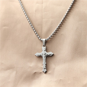 Collier avec pendentif croix en acier inoxydable pour homme, design géométrique, style punk rétro, chaîne de 3,0*60 cm incluse - Product Image 1