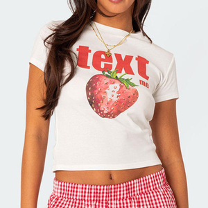 T-shirt a manica corta con stampa di lettere di frutta da donna - Product Image 2