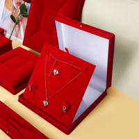 Emballage cadeau de bijoux de luxe personnalisé, boîte à bijoux en cuir PU floqué rouge