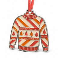 En gros, Ornement de Noël en forme de pull, motif arbre à feuilles persistantes et cloches de montagne, style tricoté, en métal argenté et émail, personnalisable, pour cadeau