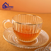 Tasse en verre à thé fantaisie de 8oz avec bord en or véritable pour la conception de stock de thé de l'après-midi pour les cadeaux, les tasses à thé et les soucoupes