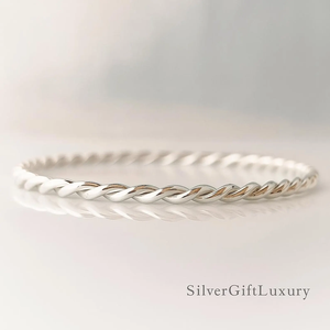 Bracelet torsadé en argent sterling fait main, bracelet corde délicat, bijou minimaliste élégant, manchette de poignet en argent texturé classique - Product Image 3