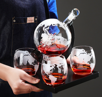 Ensemble décanteur à vin WEIBU avec 4 verres, design globe terrestre gravé, aérateur à vin en verre et bois, cadeau d'anniversaire pour papa