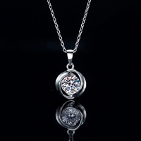 Version coréenne du trèfle à quatre feuilles porte-bonheur Vvs D couleur 1CT Moissanite pendentif rond S925 collier en argent sterling pour femme
