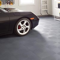 Remplacement rapide des carreaux de sol en PVC à emboîtement résistant aux dommages Changement de panneau individuel pratique pour les zones d'usure élevée