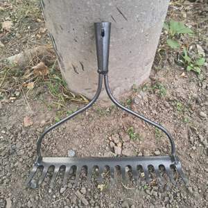 Outil agricole <span class=keywords><strong>de</strong></span> râteau en acier extérieur en acier au carbone robuste avec <span class=keywords><strong>dents</strong></span> dentées pour le désherbage <span class=keywords><strong>de</strong></span> <span class=keywords><strong>la</strong></span> <span class=keywords><strong>mer</strong></span> - Product Image 5