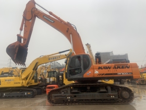 Excavatrice d'occasion DOOSAN DX500 de 50 tonnes pour la construction de fondations de bâtiments de grande hauteur, dotée d'une structure robuste et flexible, à vendre - Product Image 4