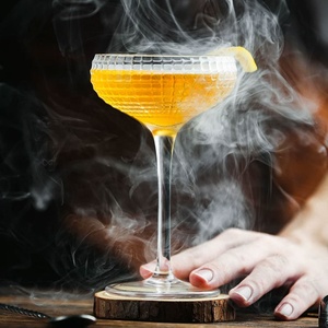 Copas de champán, <span class=keywords><strong>margarita</strong></span>, martini <span class=keywords><strong>y</strong></span> cóctel transparentes, hechas a mano, de tallo alto, con diseño acanalado, para bodas, bares <span class=keywords><strong>y</strong></span> fiestas. - Product Image 2