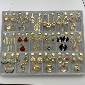 Ensemble de bijoux de luxe en laiton plaqué or 18 carats avec zircon pour femmes - Accessoires pour mariage, fiançailles, anniversaire, fête - Product Image 2