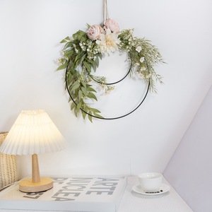 Couronne de fleurs artificielles Romola, décoration murale pour la maison et les mariages CF01065 - Product Image 1