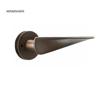 Vente chaude Nouvelle conception Moderne Poignée de porte à levier en laiton massif pour café Serrure B2B Passage Confidentialité Hôtel Villa Cuisine Vente en gros