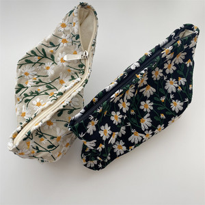<span class=keywords><strong>Youna</strong></span> Minimalement Conçu Daisy Flower Makeup Bag Sac en tissu portable Sac de rangement de grande capacité - Product Image 4