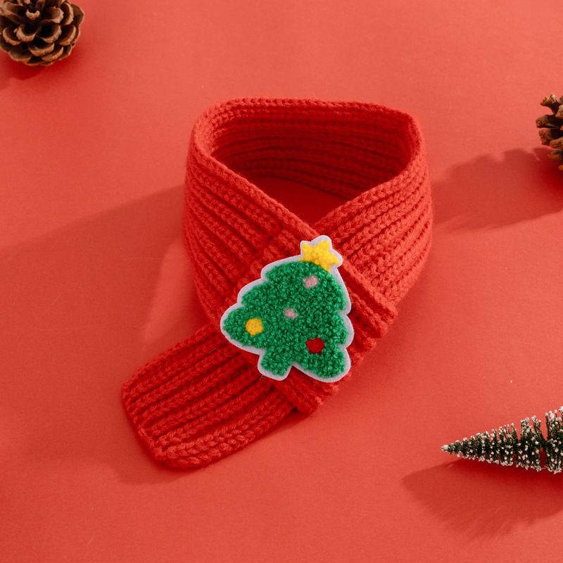Red christmas tree scarf