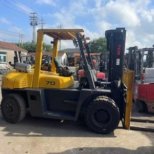 Montacargas Diésel Usado TCM FD70 de 7 Toneladas Fabricado en Japón con Desplazador Lateral Hidráulico y Neumáticos Sólidos - Product Image 4