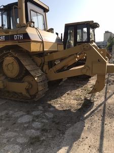 Bulldozer sur chenilles d'occasion D7H & D7G avec treuil, capacité de bêchage de 4 m, haute efficacité opérationnelle - Product Image 4
