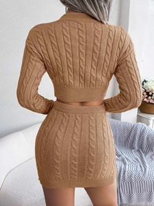 Pull en tricot chaud décontracté prêt à être expédié, vêtements d'hiver pour femmes, ensemble jupe deux pièces - Product Image 6