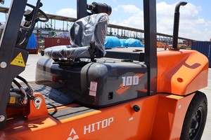 Montacargas Diésel de 10T de Alta Resistencia con Certificación CE EPA, 4WD, Filtro de Aire Doble, Alto Rendimiento, Altura de Elevación de 3-6m - Product Image 5