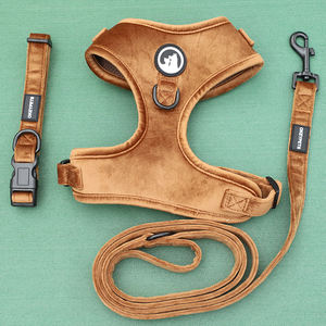 Venta al por mayor nuevo diseño de arneses para perros personalizado Color puro tela de terciopelo malla acolchada pequeño conjunto de arnés para perros - Product Image 1