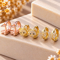Lot de 3 paires de boucles d'oreilles créoles Huggie en laiton plaqué or 18 carats avec zircone cubique, motifs trèfle, ours et papillon, bijoux pour femme, vente en gros, OEM, personnalisable