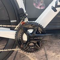 Vélo de course sur route en fibre de carbone Kozo officiel, vente en gros directe d'usine, 7,8 kg, avec dérailleurs hydrauliques Shimano 105 Di2 R7170 (2*12 vitesses)