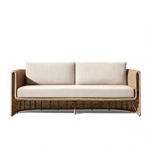 Sofá de mimbre para exteriores, resistente a la intemperie, con asientos profundos y envolventes, ideal para terrazas de villas modernas. - Product Image 2