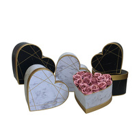 Boîte à fleurs en forme de coeur en papier kraft fait à la main trois pièces marbre marbre estampage à chaud avantage UV pour cadeaux de fleurs