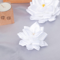 Fleur blanche en soie funéraire avec clip fournitures funéraires de corsage blanc de luxe