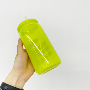 美国仓库定制苏打啤酒罐形状透明果冻亚克力梅森罐可重复使用霓虹色<span class=keywords><strong>16</strong></span>盎司塑料杯，带彩色盖子 - Product Image 3