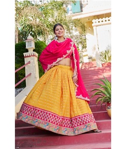 Ensemble Lehenga Choli |   Ensemble Blouse et Dupatta assorti, tenue ethnique indienne pour les fêtes de mariage pour femmes - Product Image 2