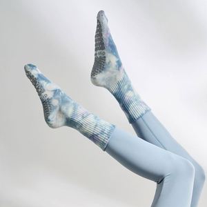 Wholesale Custom Spring and Summer Gradient Medium-length Yoga Socks for Women Anti-slip Dedicated for <b>Pilates</b> - Product Image 5