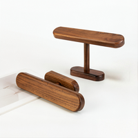 Stands pajangan jam tangan QingChuan ramah lingkungan dari kayu walnut, untuk gelang, perhiasan, dan perlengkapan toko ritel.
