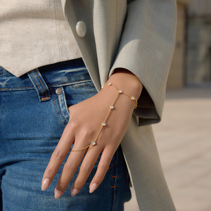 Pulsera de circonita en forma de corazón, cadena de acero de titanio chapada en oro, regalo de joyería para mujer, accesorio de moda elegante - Product Image 4