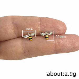 Orecchini a Perno a Forma di Ape Mini Carini per Donne, Accessori per Orecchie Freschi per l'Estate e l'Uso Quotidiano - Product Image 5