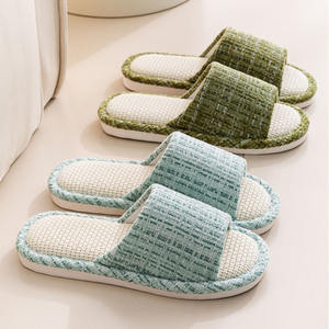 Pantuflas de casa de alta calidad y cómodas, estilo otoño-invierno, con suela gruesa antideslizante, aptas para hombres y mujeres. - Product Image 1