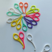 Outil de retrait pour gouttières d'alignement dentaire invisibles et dispositifs de rétention orthodontiques
