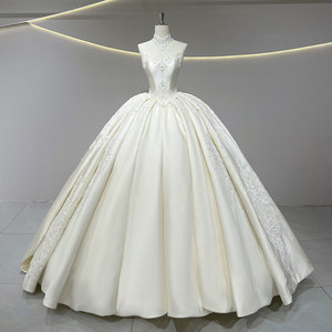 Vestido de Novia JFH69 de Satén Real con Escote Corazón, Cola Capilla, Apliques de Cristal Modernos, Bordados y Flores con Lentejuelas - Product Image 1