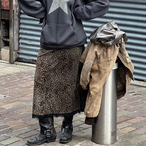 Jupe mi-longue en dentelle léopard style rétro, avec volants, effet amincissant, moulante, longueur genou, élégante et sexy - Product Image 3