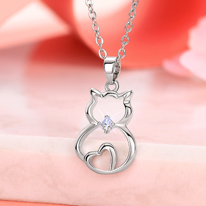 Collana con Gattino per Donne, Ciondolo a Cuore Traforato, Gioiello Minimalista alla Moda per Uso Quotidiano, Stile Dolce - Product Image 3
