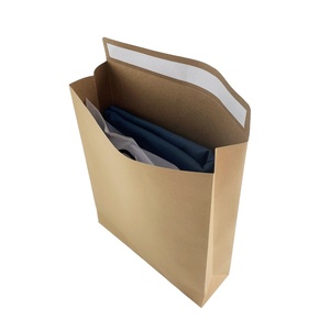 Bolsa de Correo de Papel Kraft Blanca Personalizada con Logotipo y Tira Autoadhesiva para Empacar Ropa, Calcetines y Zapatos - Bolsas de Mensajería Reciclables - Product Image 3