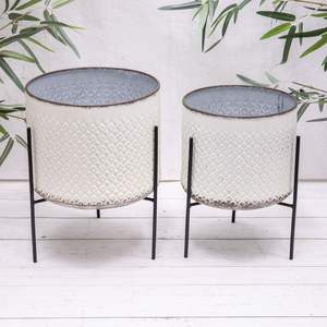 Ensemble de 2 jardinières avec support en métal, forme ronde, design antique, en vente par les exportateurs - Product Image 6