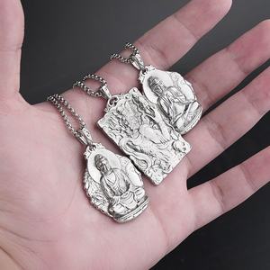 Collar de Hombre con Colgante de Buda de Ojos Enfados Estilo Religioso Vintage, Joyería Unisex de Acero Inoxidable y Titanio Retro - Product Image 1