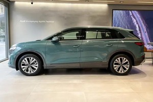 A/<span class=keywords><strong>U</strong></span>/<span class=keywords><strong>D</strong></span>/I Blue Q5 E-TRON 2023 40 E-Tron Honor Jinyi Set, Autonomía de 550 km, Batería de 83.4 kWh - Product Image 2
