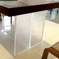 Panneau PMMA côtelé vertical chic à texture vague d'eau, vente en gros usine pour la séparation d'espaces et les panneaux décoratifs intérieurs
