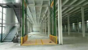 Plateforme élévatrice hydraulique <span class=keywords><strong>à</strong></span> <span class=keywords><strong>colonne</strong></span> pour marchandises sur 2 étages avec rail de guidage - Product Image 3